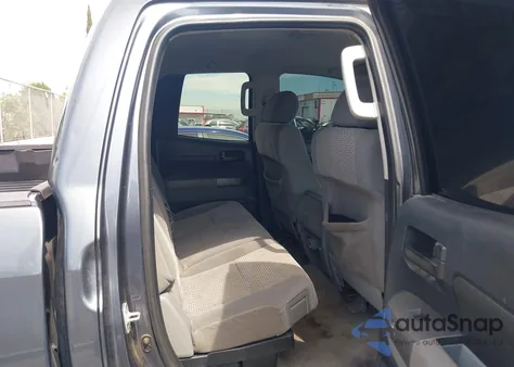 2010 Toyota Tundra Grade 5.7L V8 z USA, uszkodzony, nr VIN 5TFRY5F16AX084427